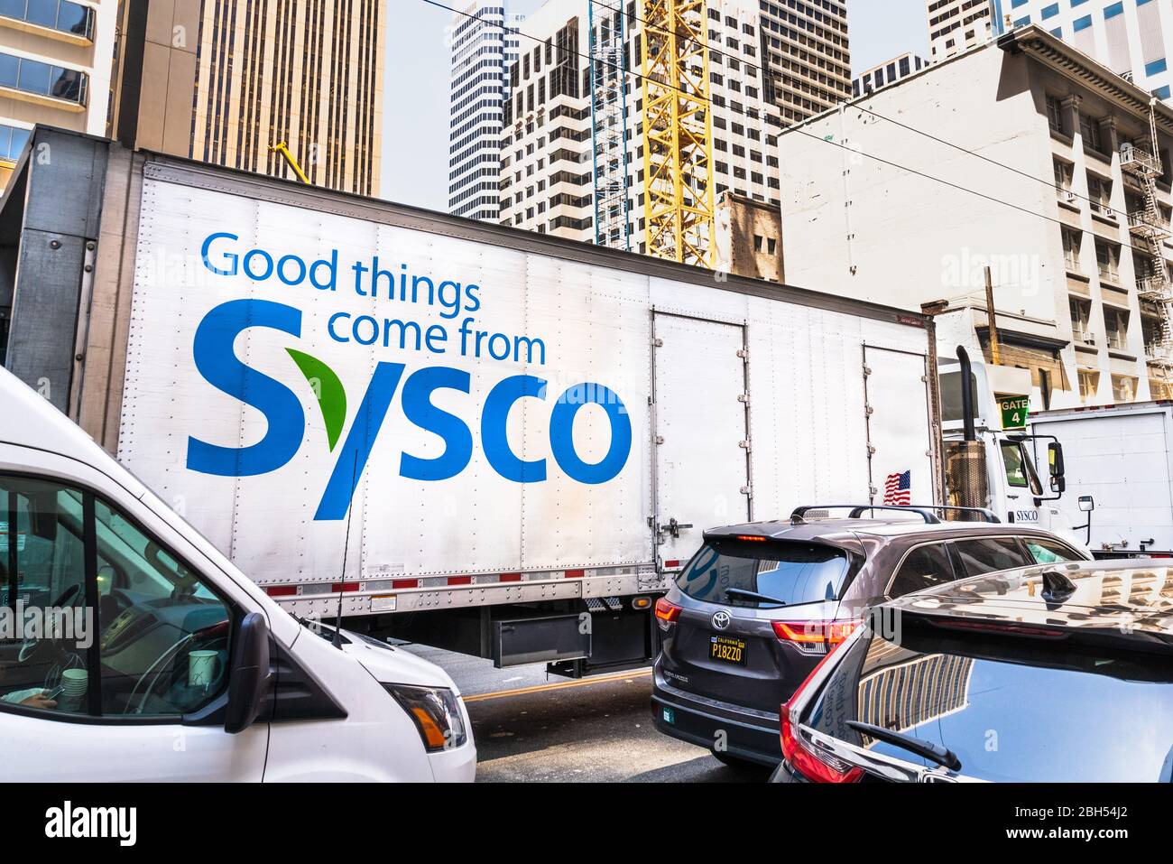 Aug 21, 2019 San Francisco / CA / USA - Sysco LKW fährt auf einer Straße; Sysco Corporation ist ein amerikanischer multinationaler Distributor von Lebensmitteln und beziehen Stockfoto