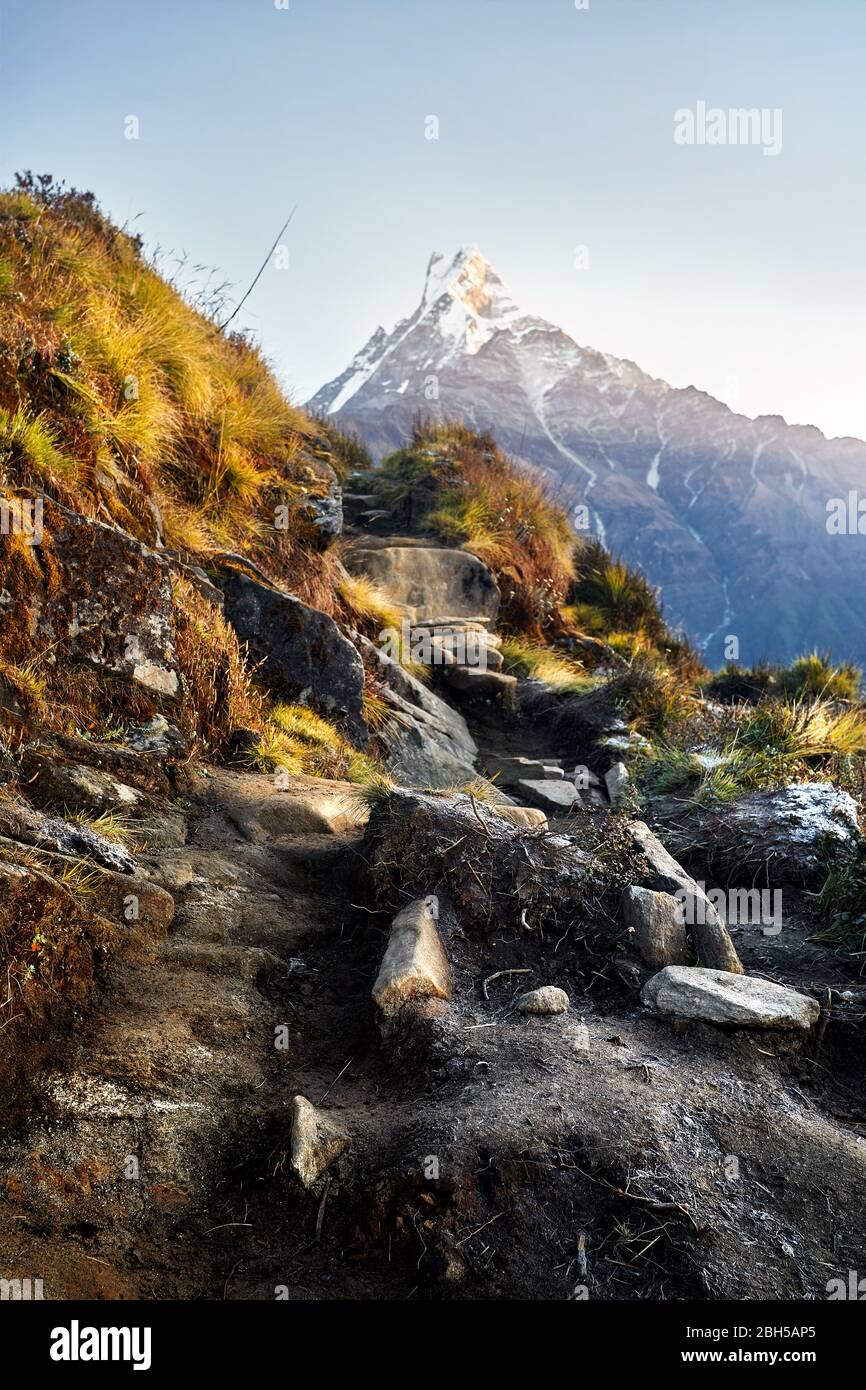 Schöne Landschaft des Himalaya Mountain Fishtail Matschaputschare bei Sonnenaufgang, Nepal Stockfoto