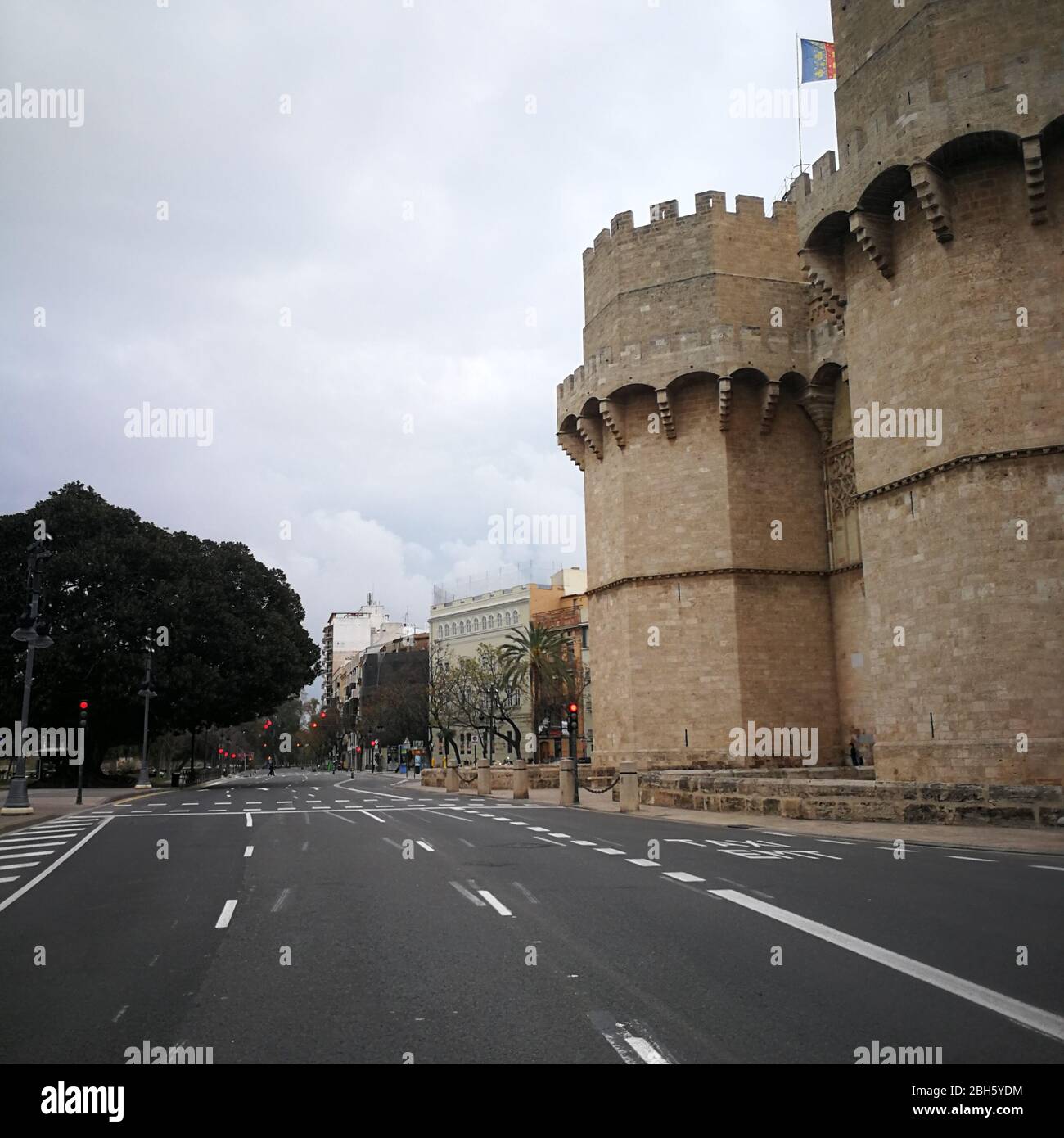 Leere Straßen im Stadtzentrum von Valencia, Spanien aufgrund der Sperrung des Coronavirus Stockfoto