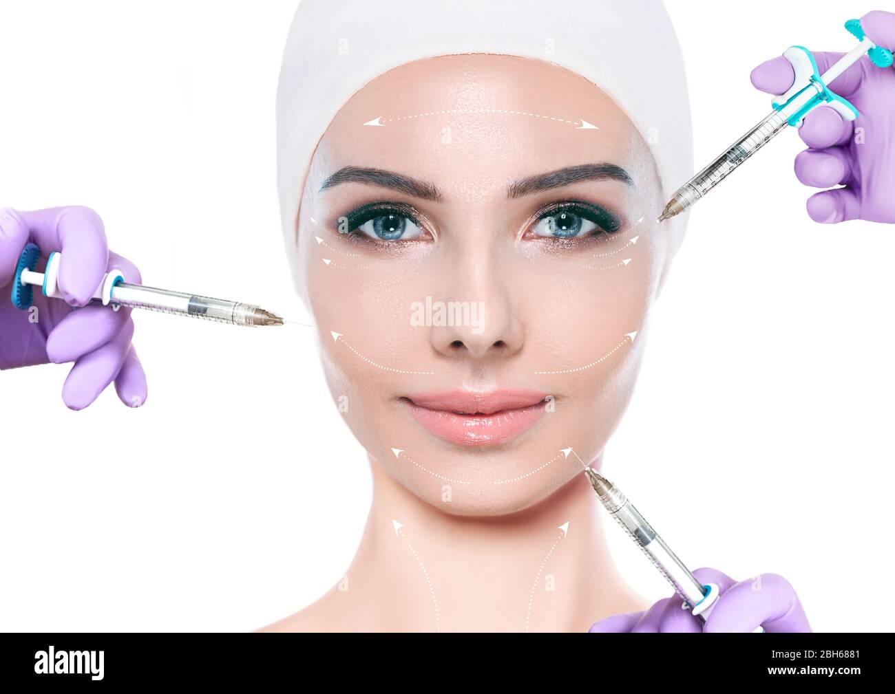 Frau Werbung Anti-Aging-Gesicht Injektion. Entfernen Sie Ihre Falten. Viele Spritzen um ein weibliches Gesicht. Nicht-chirurgische Kosmetik Stockfoto
