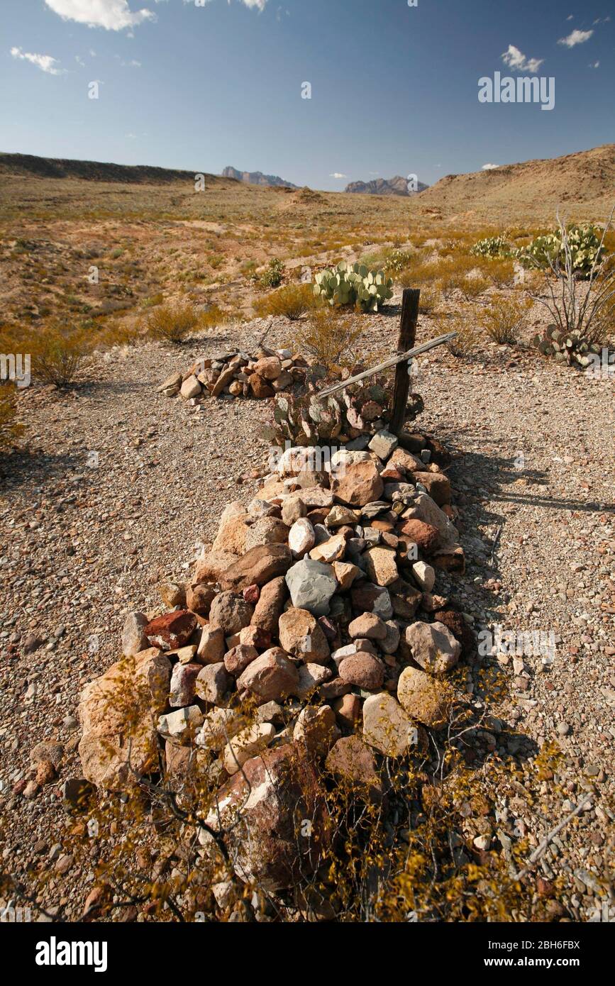 Big Bend National Park, Texas, 17. März 2009: Grabstätten von frühen Siedlern in Glenn Springs, einem militärischen Vorposten und Bergbaustadt im heutigen Big Bend National Park entlang der Texas-Mexiko-Grenze. ©Bob Daemmrich Stockfoto