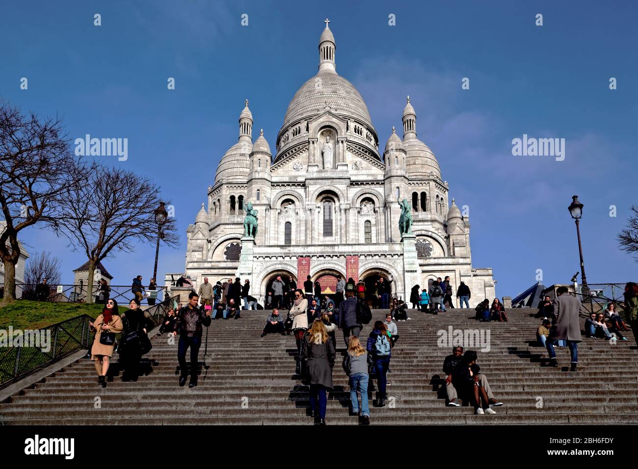 Bassilica du Sacre-Coeur, Montmartre, Paris, Frankreich - die Treppe zum Haupteingang Stockfoto