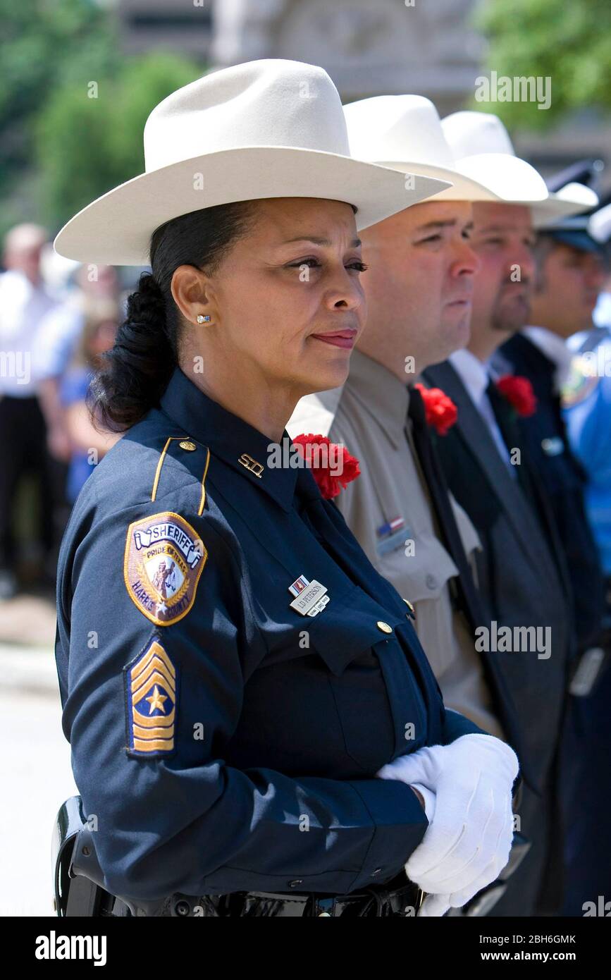 Austin, Texas: 4. Mai 2009. Abgeordneter des Harris County bei einer halbjährlichen Gedenkfeier für Friedensoffiziere, die in den letzten zwei Jahren im Dienst getötet wurden. Die Veranstaltung im State Capitol ehrt die Strafverfolgungsbehörden in allen Bereichen des öffentlichen Dienstes. ©Bob Daemmrich Stockfoto