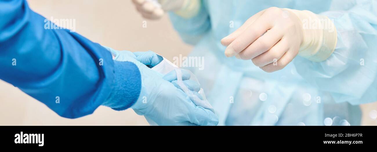 Chirurgische Werkzeuge. Operationsraum innen. Blaue Farbe. Stockfoto