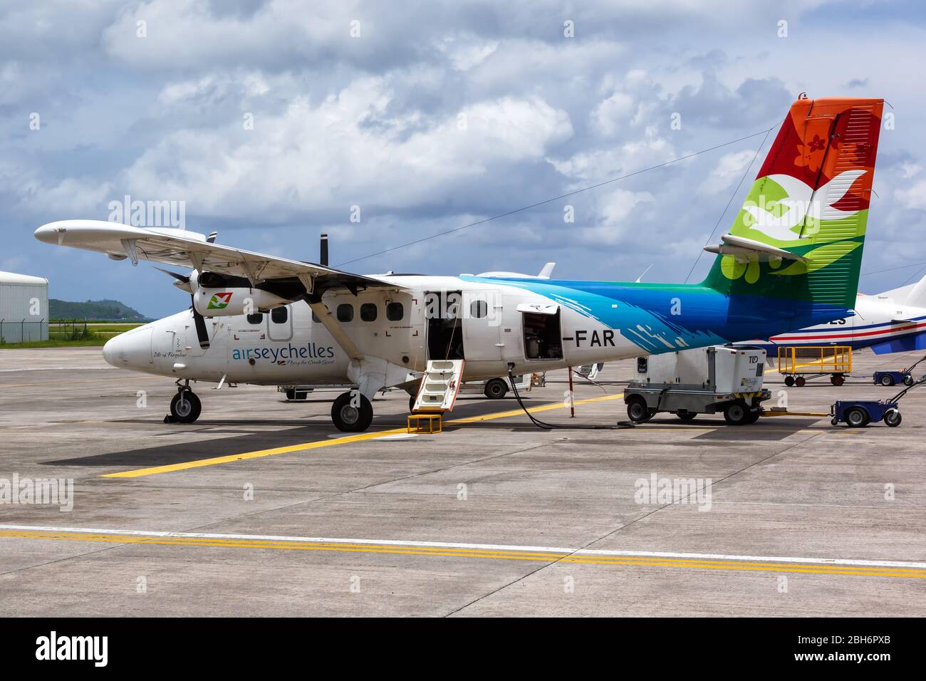 Mahe, Seychellen – 4. Februar 2020: Air Seychelles DHC-6-400 Twin Otter Flugzeug am Flughafen Mahe (SEZ) auf den Seychellen. Stockfoto