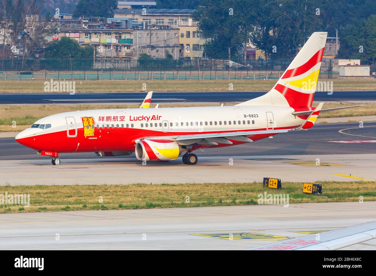 Peking, China – 2. Oktober 2019: Lucky Air Boeing 737-700 Flugzeug am Beijing Capital International Airport (PEK) in China. Stockfoto