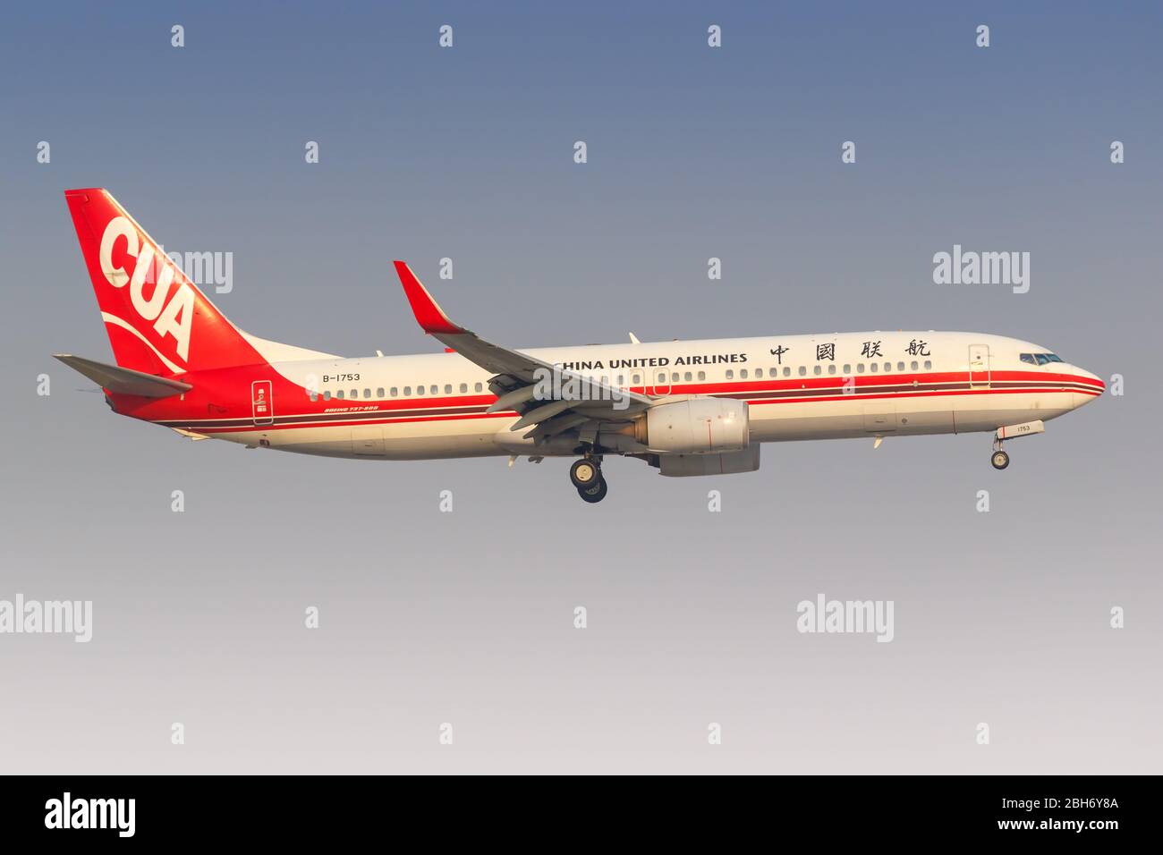 Peking, China – 30. September 2019: China United Airlines Boeing 737-800 Flugzeug am Flughafen Peking Daxing in China. Stockfoto