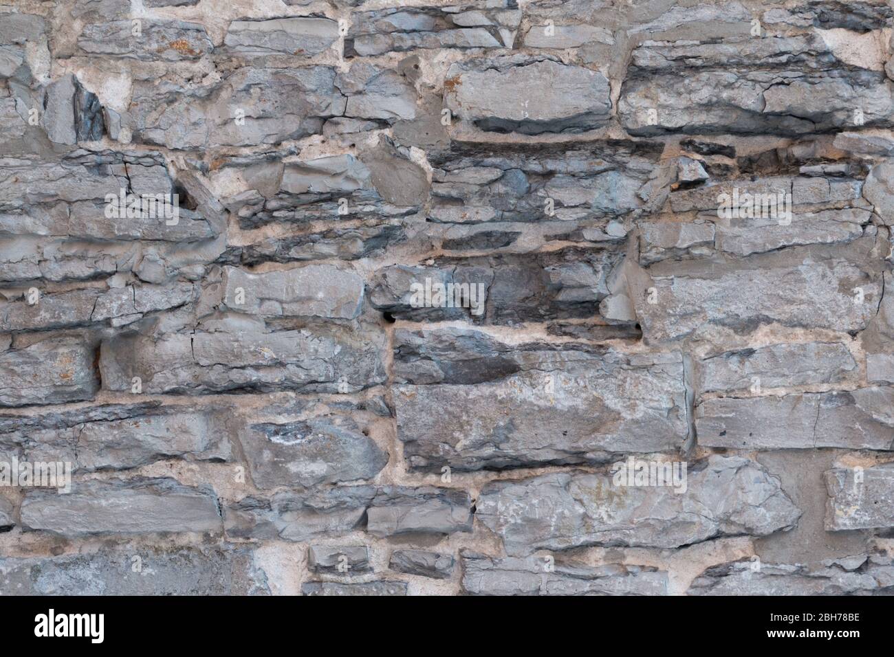 Strukturierte natürliche Tapete aus Limrestone Steinwand und Fugen Stockfoto