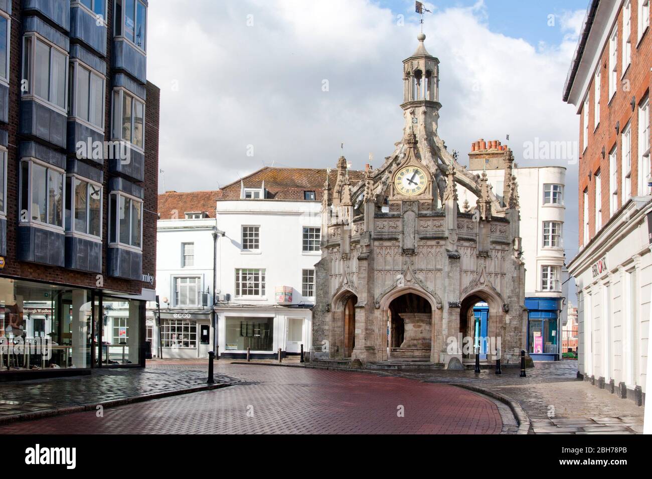 South Street & Clock Tower, Chichester ist während der Sperrung des Coronavirus leer, West Sussex, England, März 2020 Stockfoto