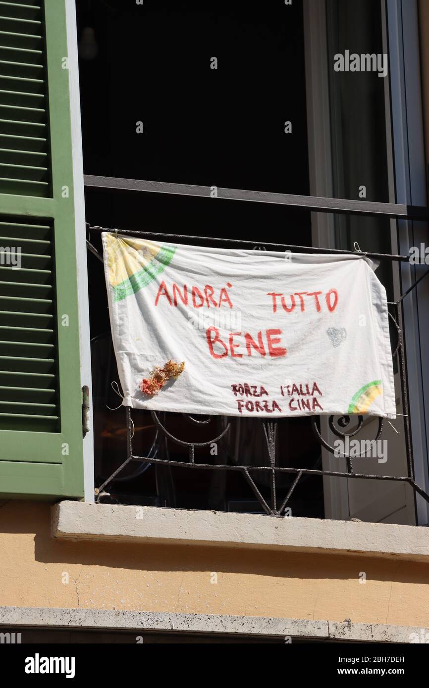 Botschaft der Hoffnung der Kinder während des Coronavirus-Ausbruchs. "Alles wird gut sein", eine Botschaft von Kindern in Italien. Stockfoto