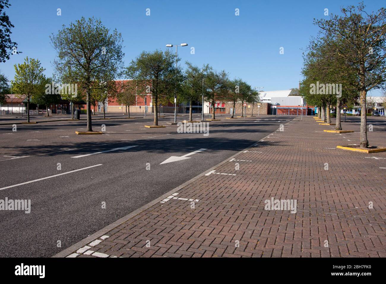 Ein verlassener Chichester Gate Freizeitkomplex während der Sperrung des Coronavirus Covid 19, April 2020, West Sussex, England Stockfoto