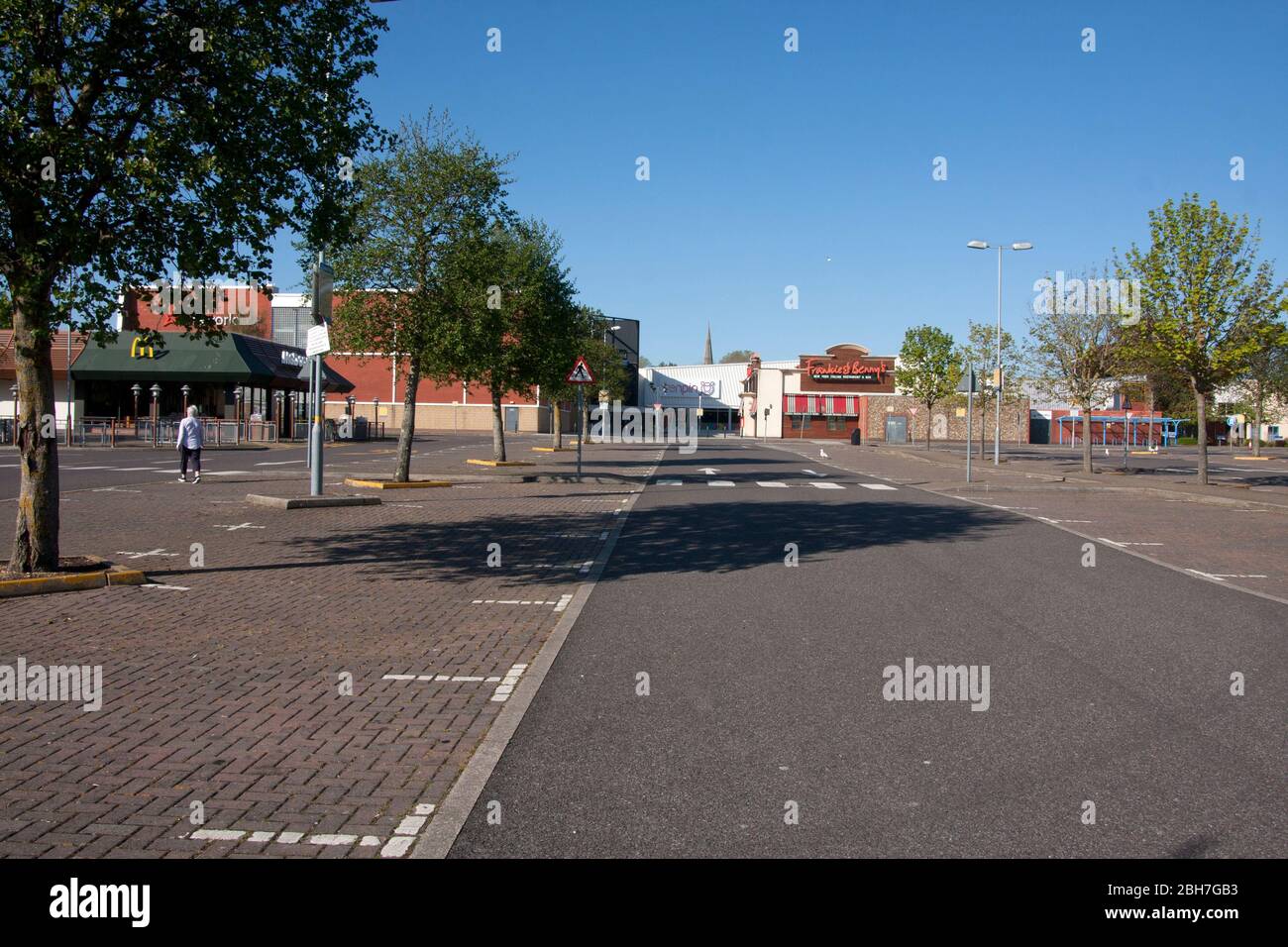 Ein verlassener Chichester Gate Freizeitkomplex während der Sperrung des Coronavirus Covid 19, April 2020, West Sussex, England Stockfoto