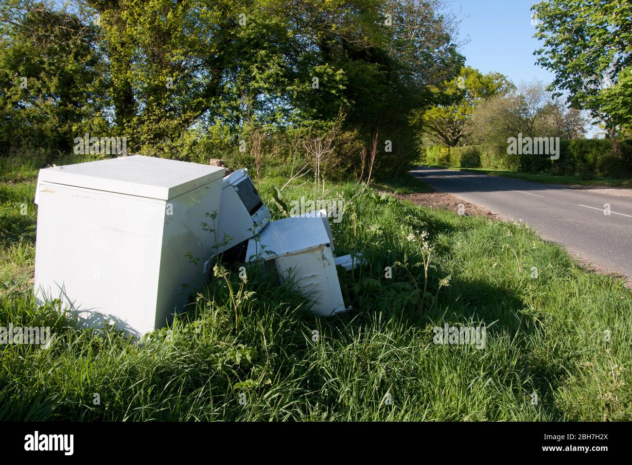 Fliegen kippen in Oving, West Sussex, England, die während der Sperrung Coronavirus 2020 aufgetreten, wenn Recycling-Zentren für die Öffentlichkeit geschlossen wurden Stockfoto