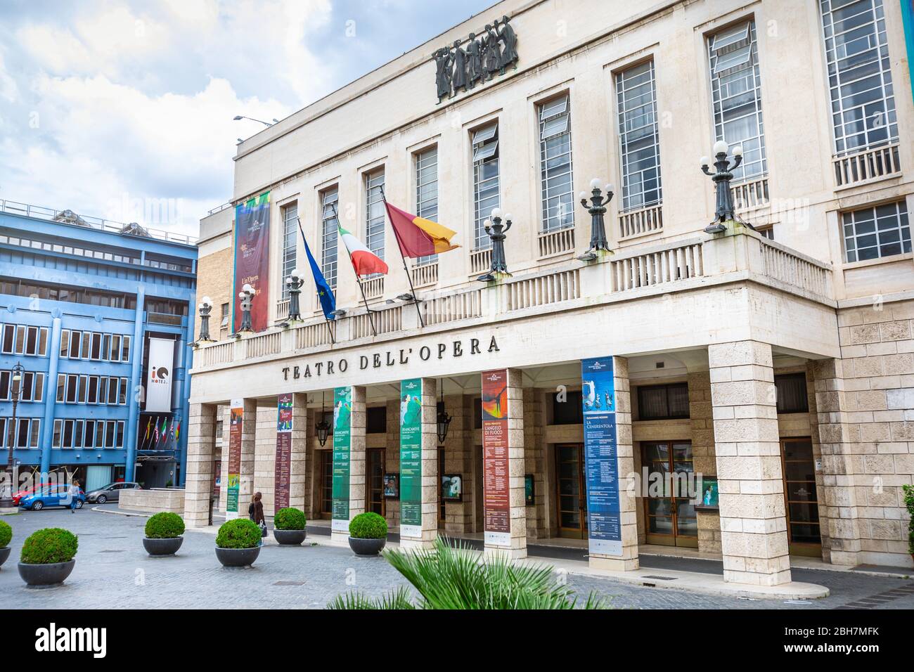Das Teatro dell'Opera di Roma. Platz in der Innenstadt. Opernhaus Von
