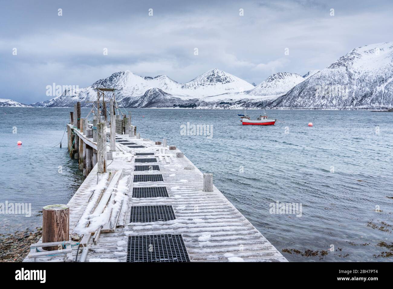 Idyllische Winterlandschaft auf dem Sommarøy-Archipel idyllische Winterlandschaft auf dem Sommarøy-Archipel im Norden Norwegens, nahe Tromsoe Stockfoto