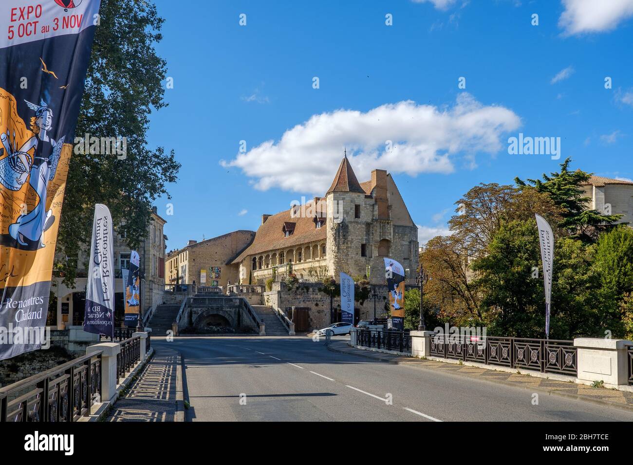 Schloss von Henri IV, von Pont Neuf, Fluss Baïse, Nérac, Nouvelle-Aquitaine, Frankreich Stockfoto