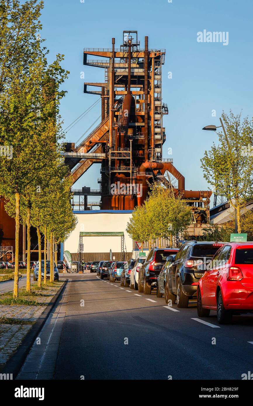 20.04.2020, Dortmund, Nordrhein-Westfalen, Deutschland - Drive-in Kino Dortmund, neu eröffnetes Drive-in Kino vor dem ehemaligen Hochofen pl Stockfoto