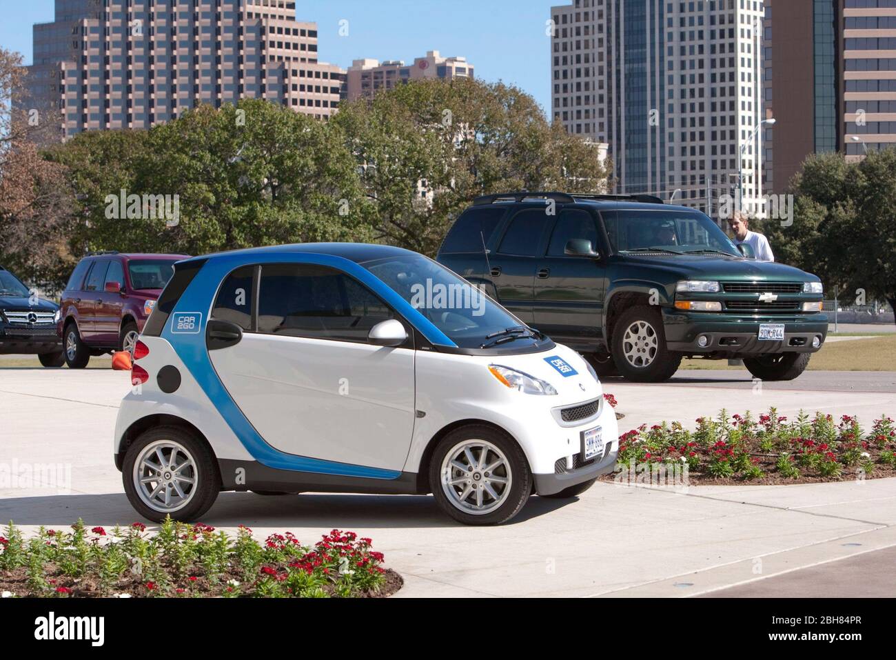 Austin Texas USA, November 17 2009: Das Daimler Smart Auto parkte auf dem platz vor dem Long Center for the Performing Arts in der Innenstadt von Austin im Rahmen der Kickoff-Veranstaltung des Verleihprogramms Cars2Go in Austin. ©Bob Daemmrich Stockfoto