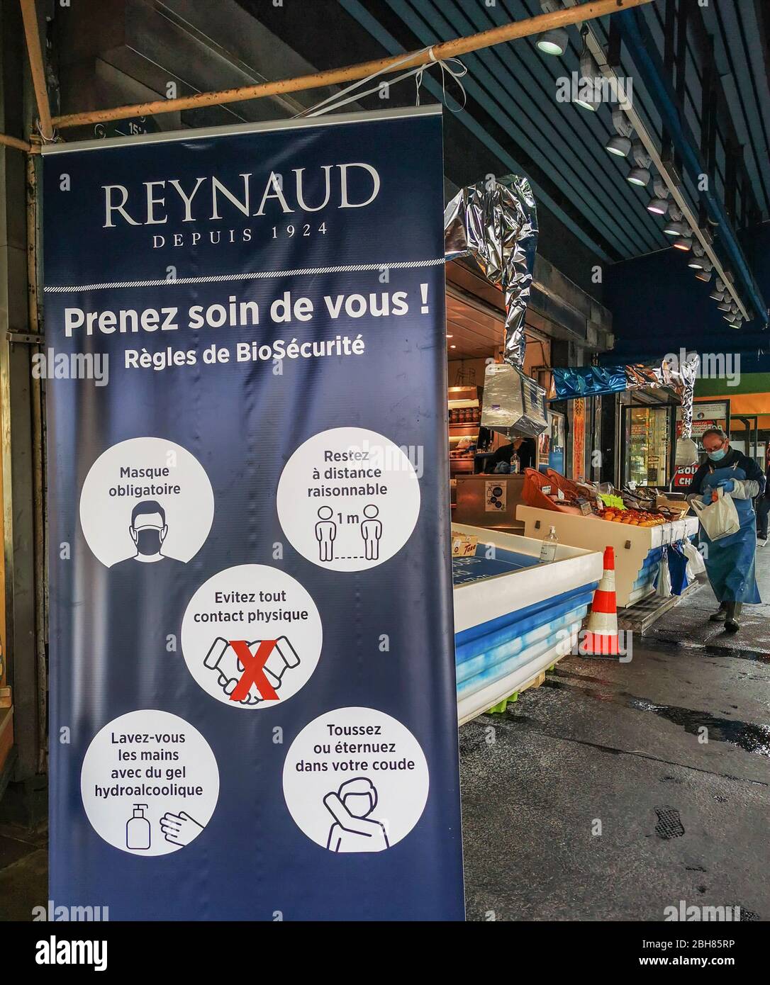 CORONAVIRUS EPIDEMIE SITUATION: EIN FISCHER Stockfoto