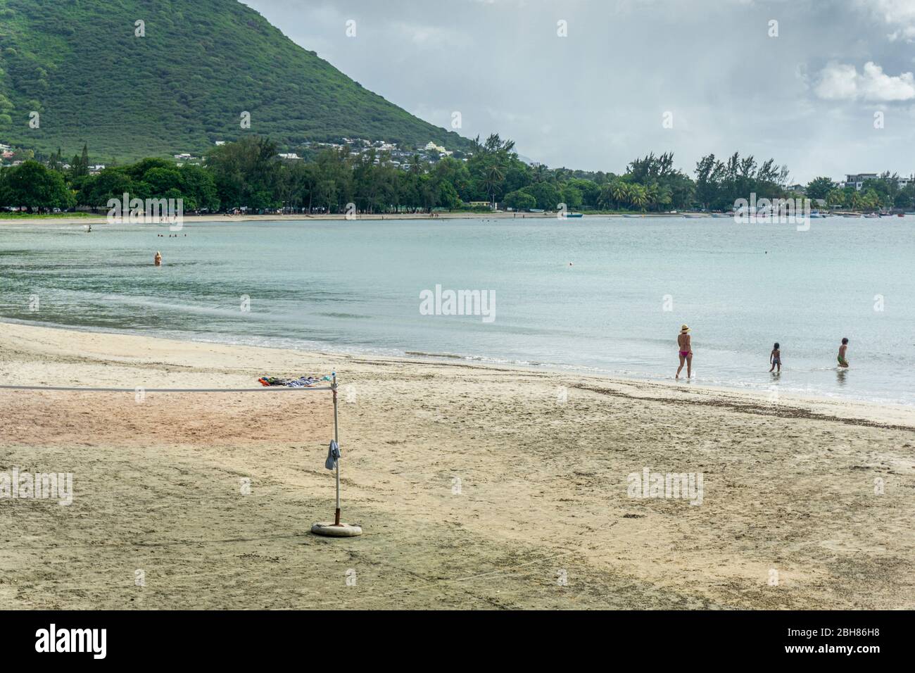 Tamarin Beach, Mauritius, Dezember 2019 - Urlauber genießen einen schönen Tag am Tamarin Beach an der Westküste der Insel Stockfoto