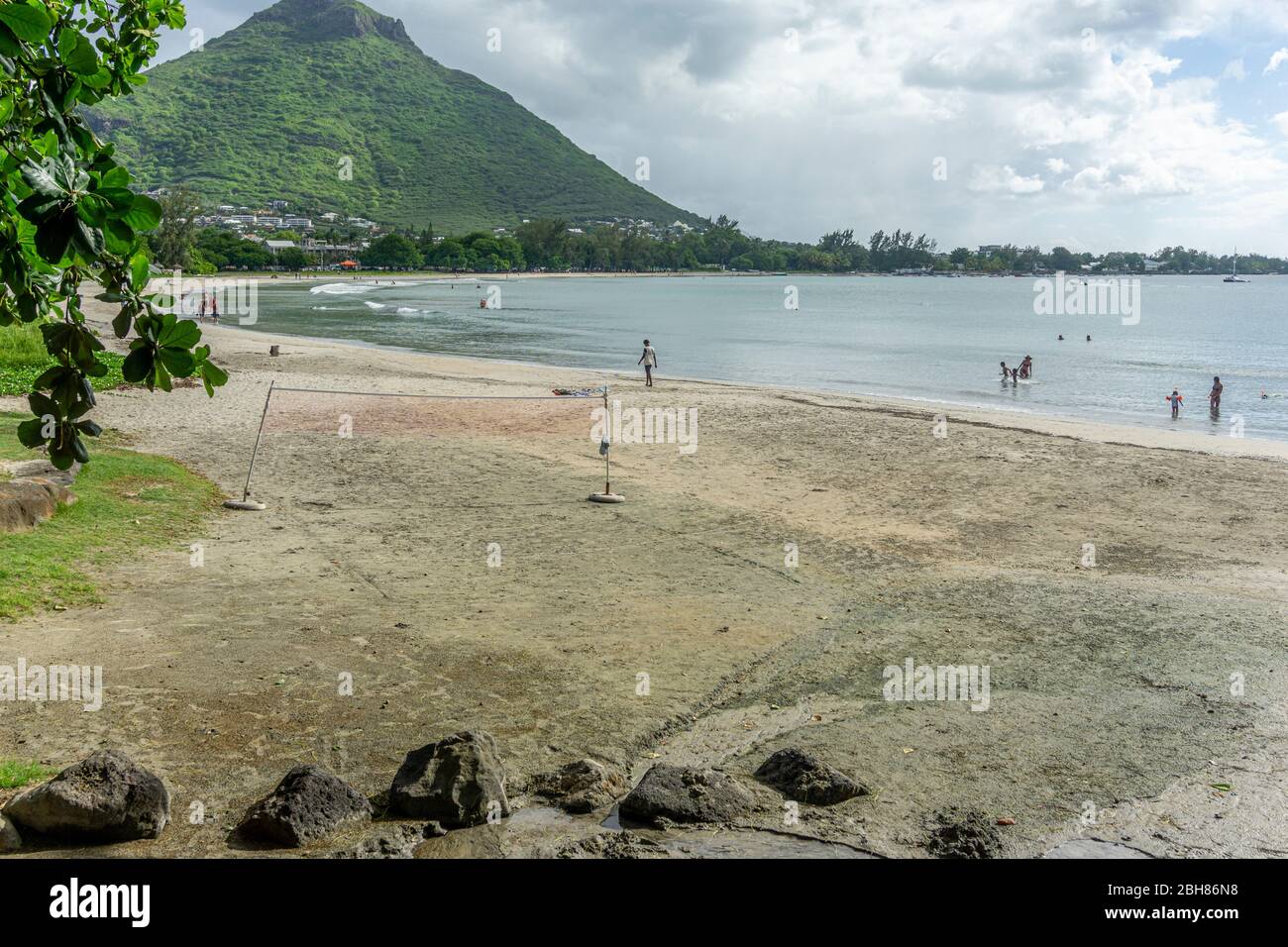 Tamarin Beach, Mauritius, Dezember 2019 - Urlauber genießen einen schönen Tag am Tamarin Beach an der Westküste der Insel Stockfoto