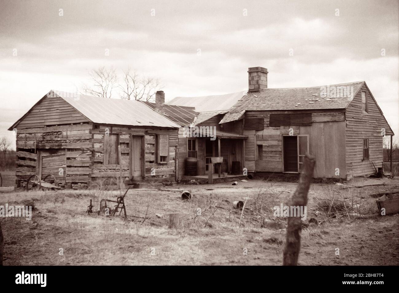 Sam Houston's Hütte in Fort Gibson, Oklahoma. 1830 heiratete Houston, ein Adoptivmitglied der Cherokee Nation, eine Cherokee-Frau namens Talihina (oder Tiana oder Diana Rogers) und zog in dieses Haus, das als "Wigwam Neosho" bekannt war. Ende 1832 ging Houston nach Texas (ohne Talhina), wo er später Präsident der Republik Texas und Gouverneur von Texas wurde. Stockfoto