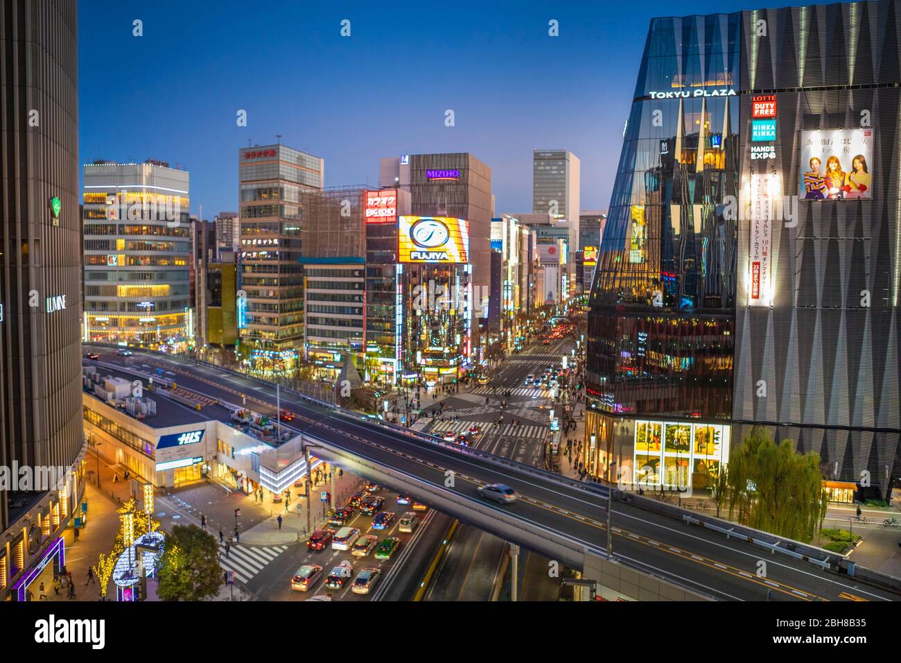 Japan, Tokyo City, Ginza District, Harumi Dori Avenue Stockfoto