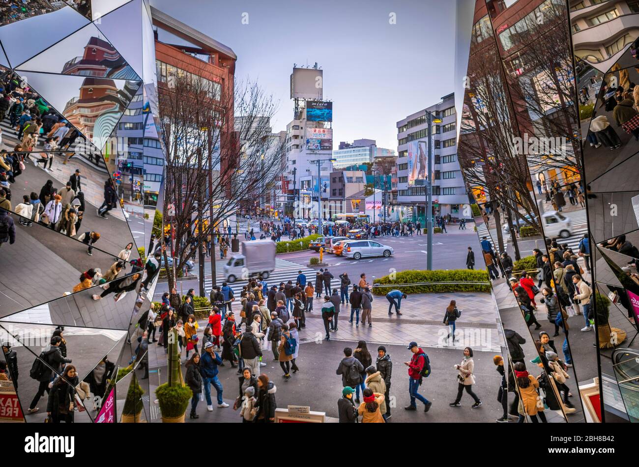 Japan, Tokio, Harajuku, Eingang zum Einkaufszentrum Stockfoto