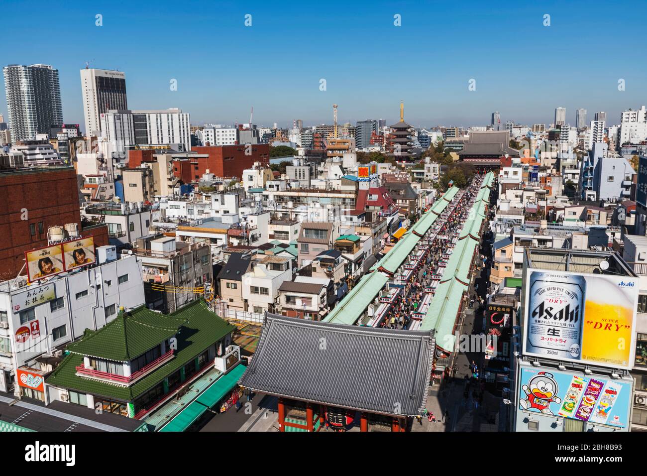 Japan, Honshu, Tokyo, Asakusa, Nakamise-Einkaufsstraße und Sensoji-tempel Stockfoto