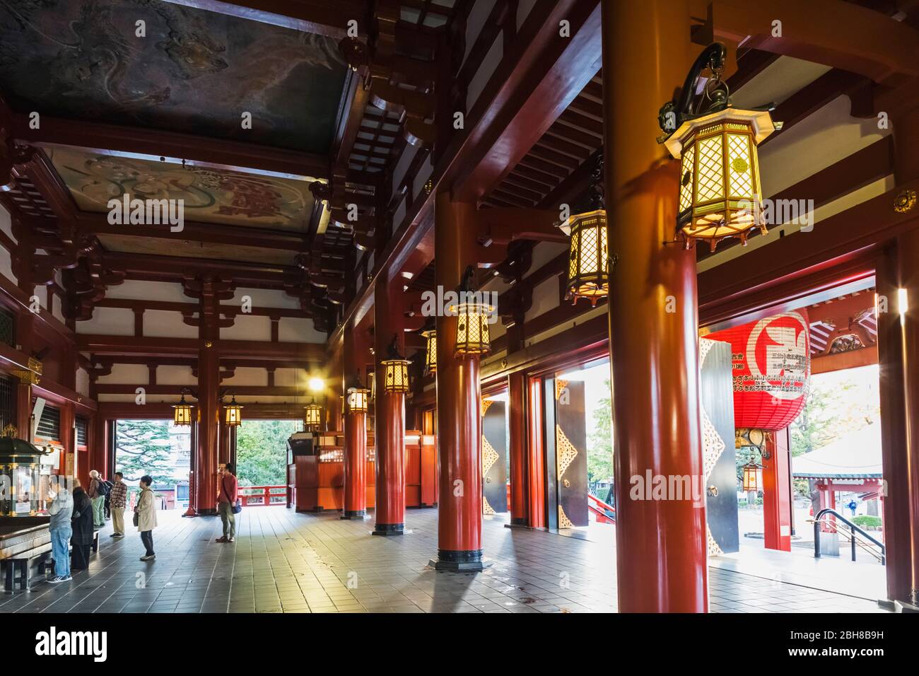 Japan, Honshu, Tokyo, Asakusa, Sensoji Temple, der die Main Hall Stockfoto