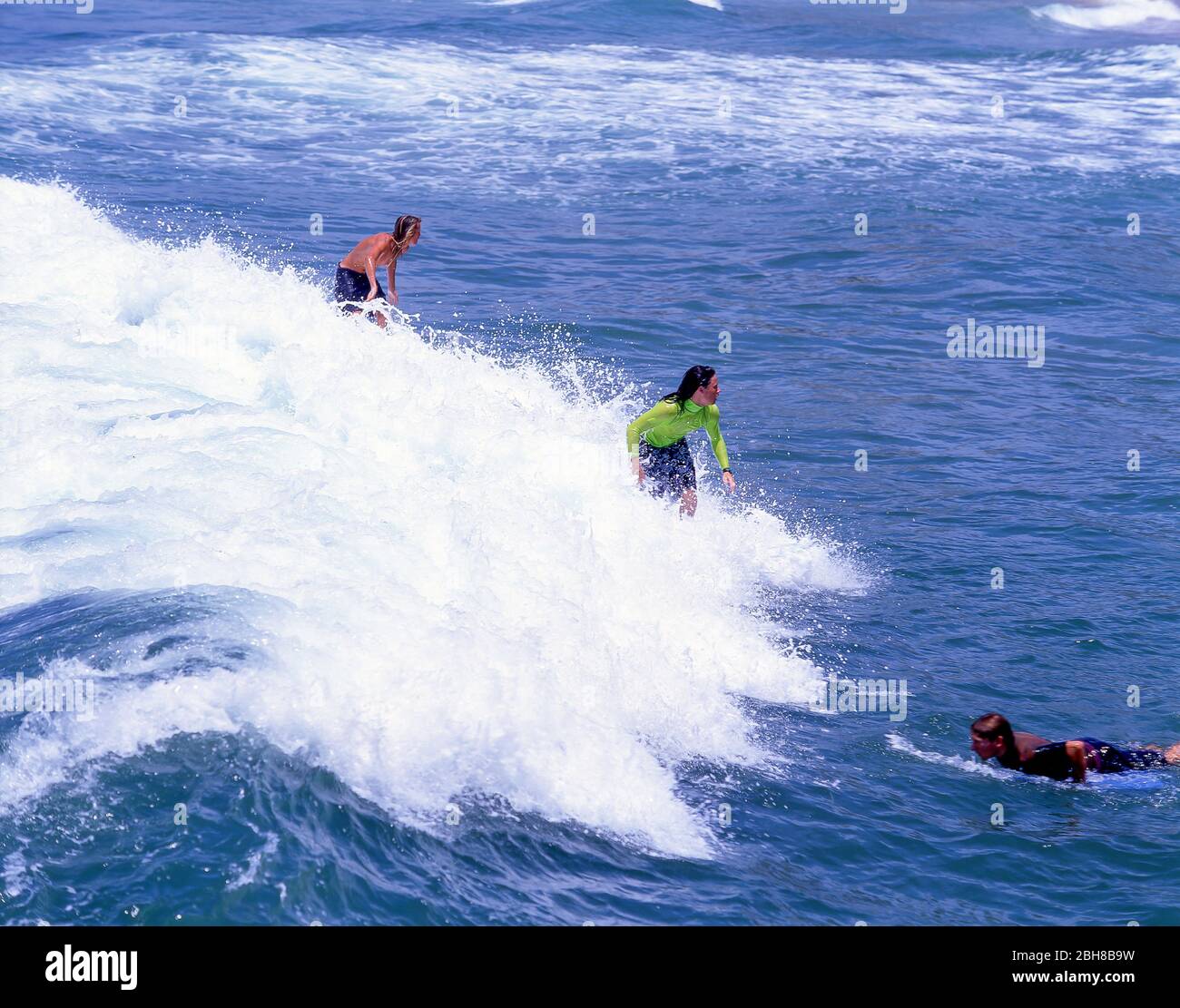 Surfer reiten auf den Wellen am Strand "The Golden Mile", Durban, KwaZulu-Natal Province, Südafrika Stockfoto