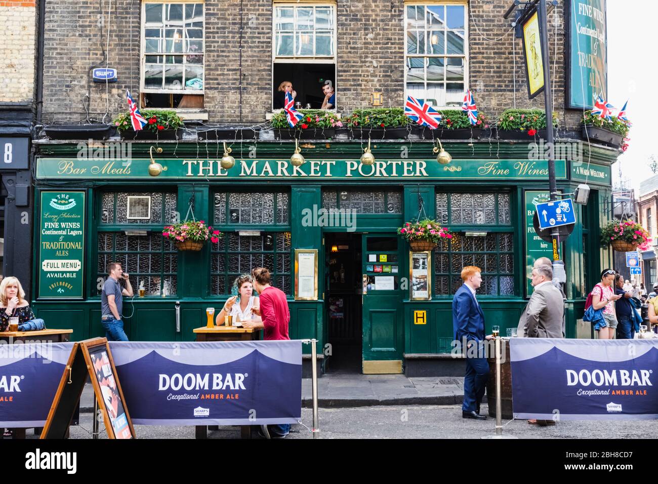 England, London, Southwark, London Bridge City, Borough Markt, dem Markt Porter Pub Stockfoto