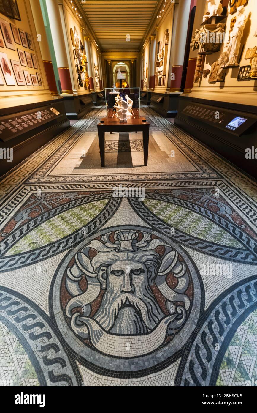 England, London, Knightsbridge, Victoria und Albert Museum, das Cast Gerichte, Taste "Mosaik Bodenbeläge Muster Stockfoto