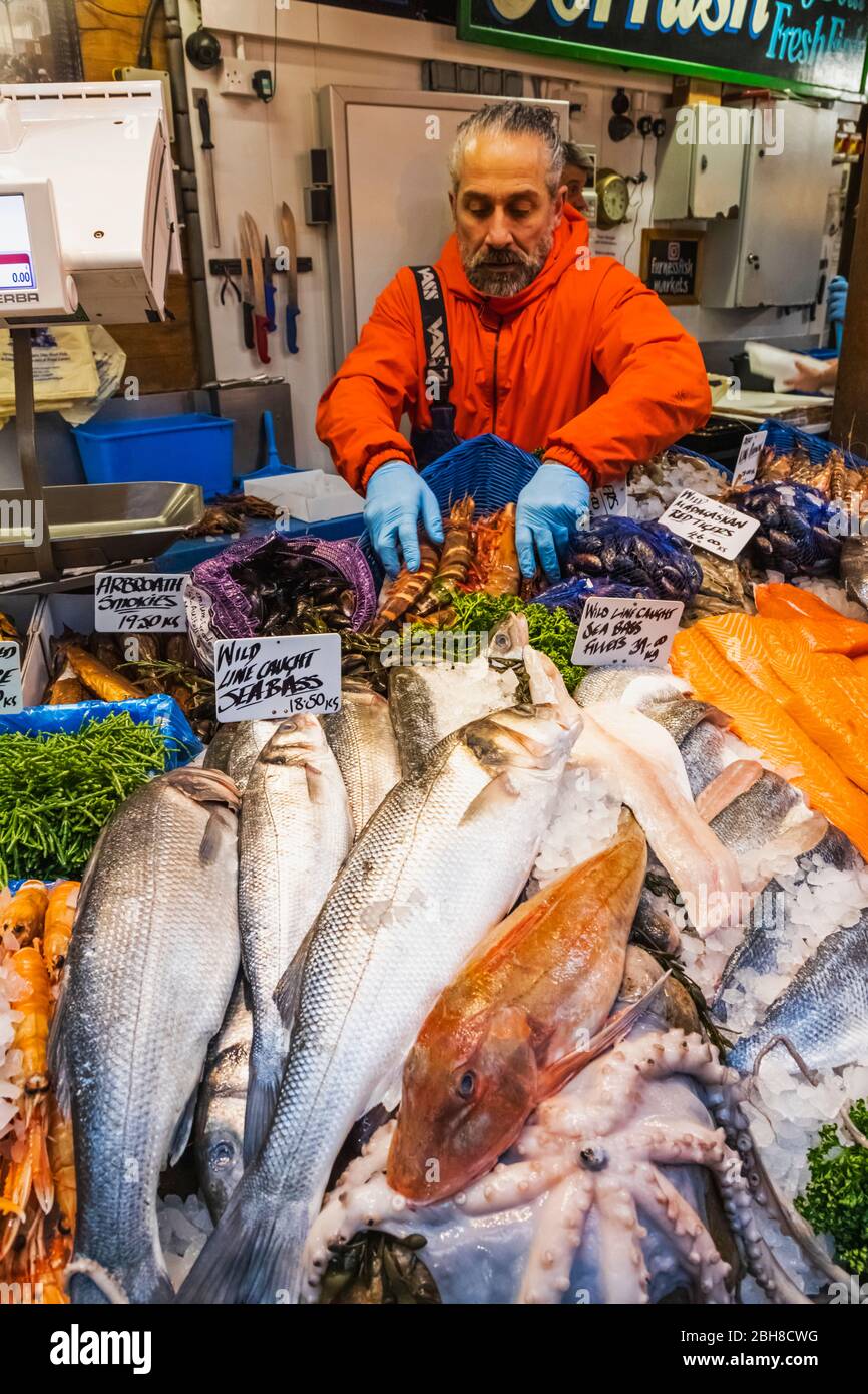 England, London, Southwark, London Bridge City, Borough Markt, frischen Fisch, Stall Anzeige Stockfoto