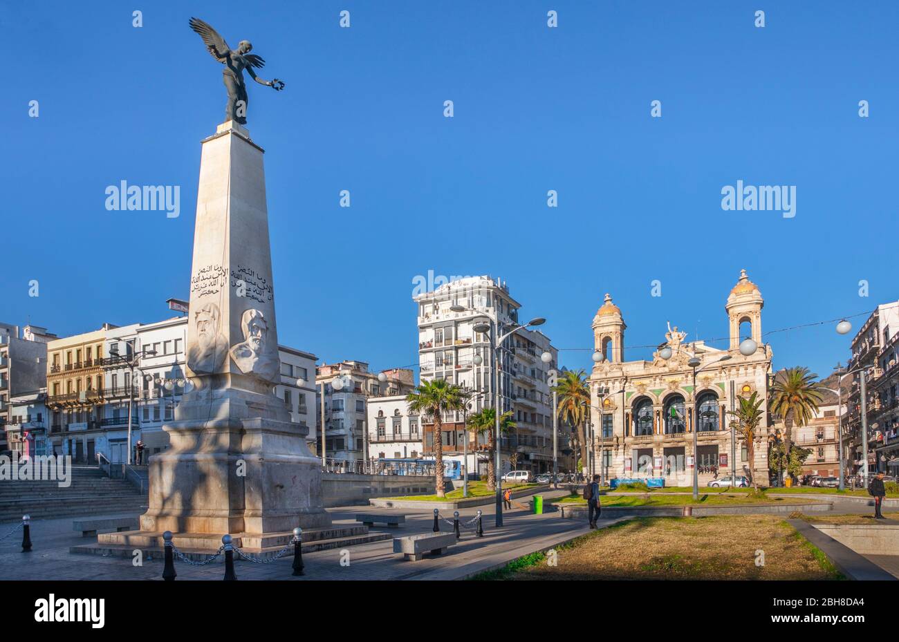Argelia, Oran Stadt, erster Novemberplatz, regionales Theater und Opernhaus, Freiheitsdenkmal Stockfoto