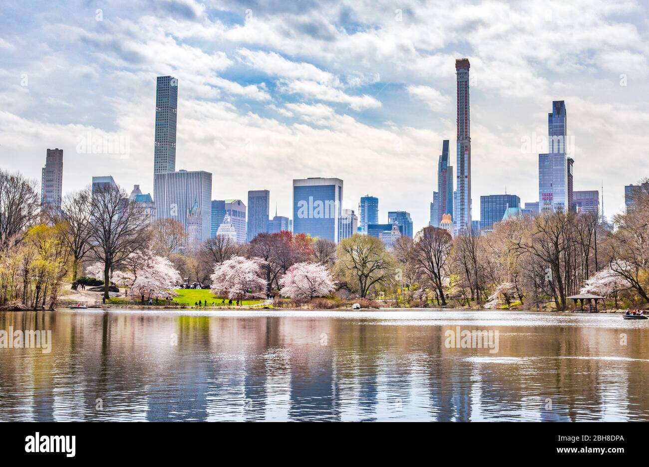 USA, New York City, Manhattan, Central Park und die Skyline von Midtown Stockfoto