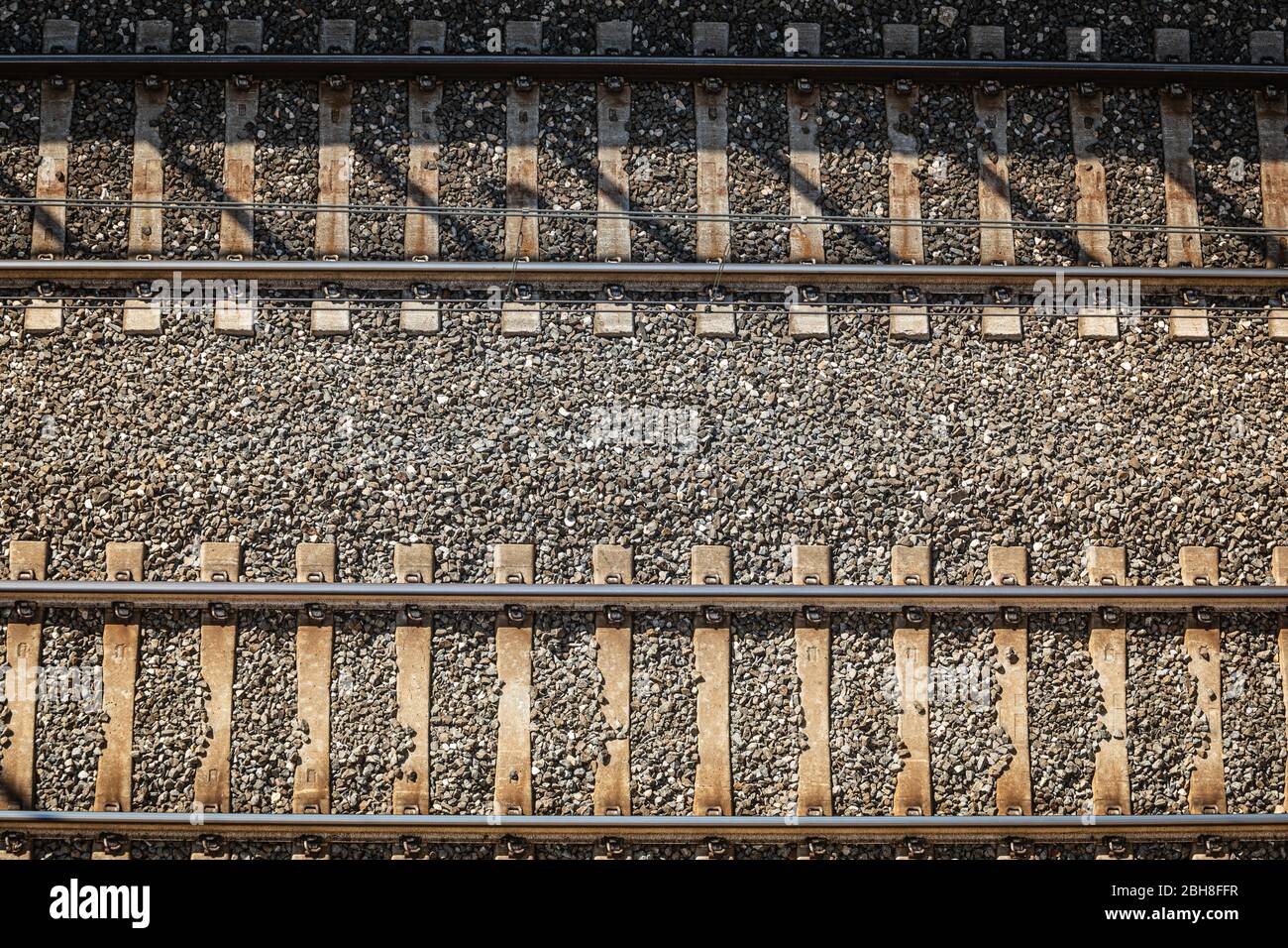 Eisenbahnschienen. Von oben. Ein paar Bahngleislinien Weg mit Blick von oben. Route des Reisekonzepts. Stockfoto