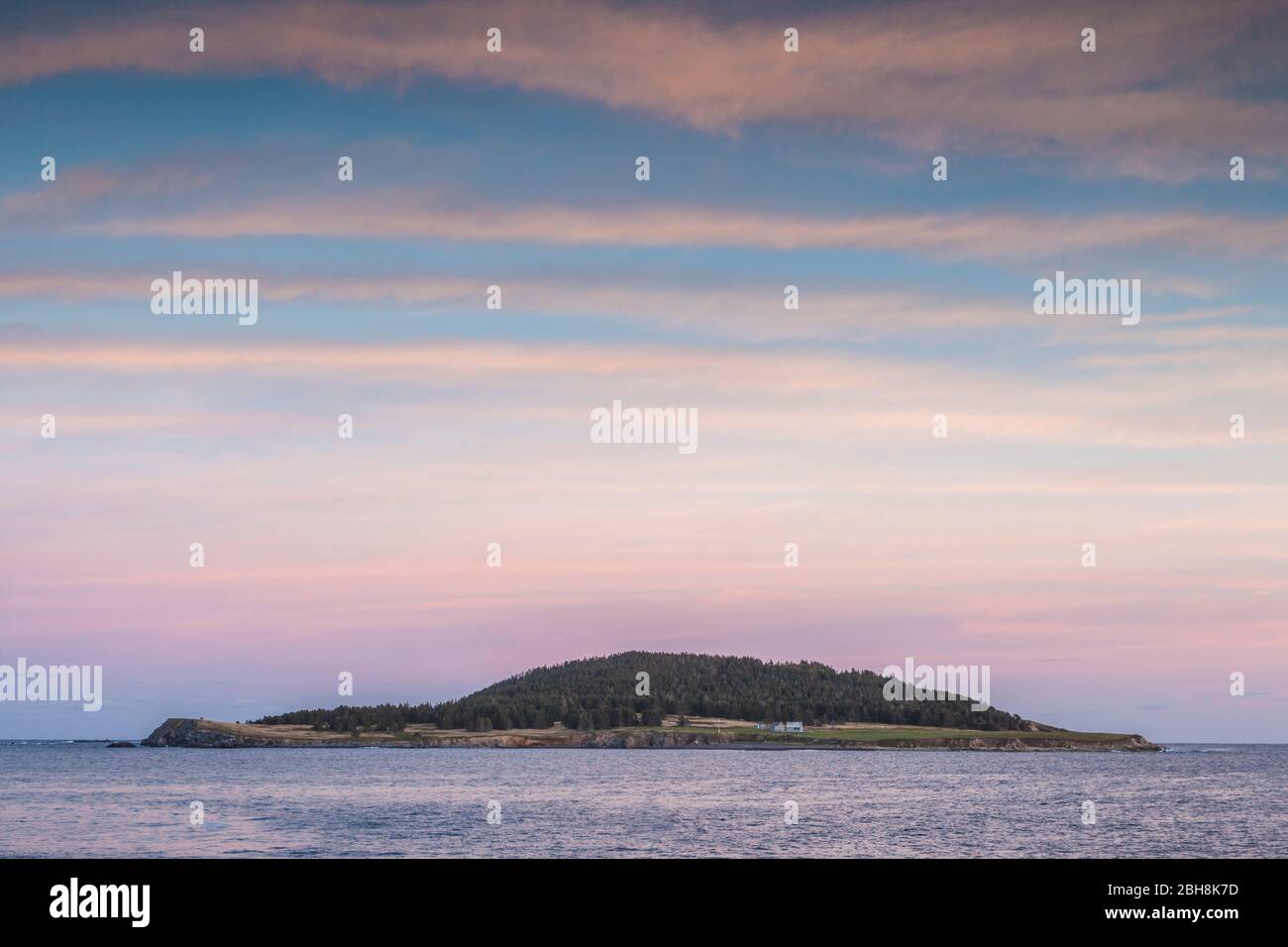 Kanada, Nova Scotia, Cabot Trail, Paleokastritsa, Cape Breton Highlands National Park, Shoreline und Paleokastritsa Insel, Dämmerung Stockfoto