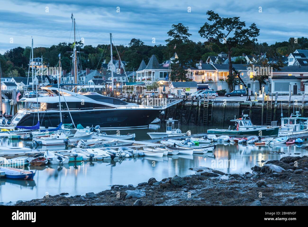 Camden Harbor, Camden, Maine, USA der Morgendämmerung Stockfoto