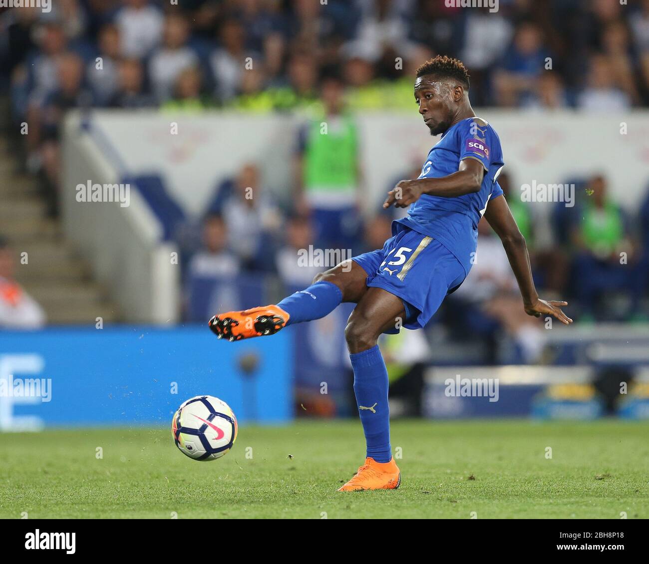 LEICESTER, ENGLAND Wilfred Ndidi aus Leicester City während des Premier League-Spiels zwischen Leicester City und Southampton im King Power Stadium, Leicester am Donnerstag, 19. April 2018. (Quelle: Mark Fletcher, Mi News) Stockfoto