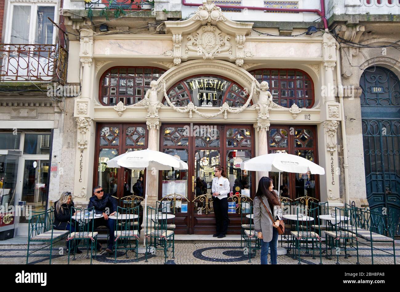 Das Äußere des Belle Epoque-Ära Café Majestic im Art Nouvea-Stil, das an Cafés der gleichen Epoche in Frankreich erinnert, wurde 1921 eröffnet Stockfoto