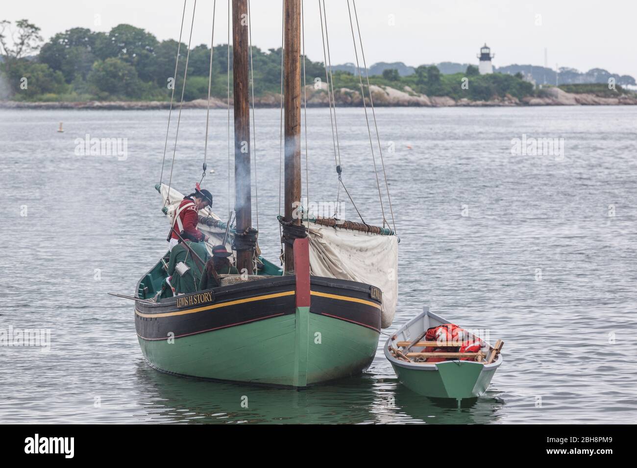 USA, New England, Massachusetts, Cape Ann, Gloucester, Reenactors of the Battle of Gloucester, 8.-9. August 1775, Schlacht überzeugte die Amerikaner von der Notwendigkeit der Schaffung einer amerikanischen Marine gegen die britischen, amerikanischen Revolutionary war-Ära Marineschiffe, NR zu kämpfen Stockfoto