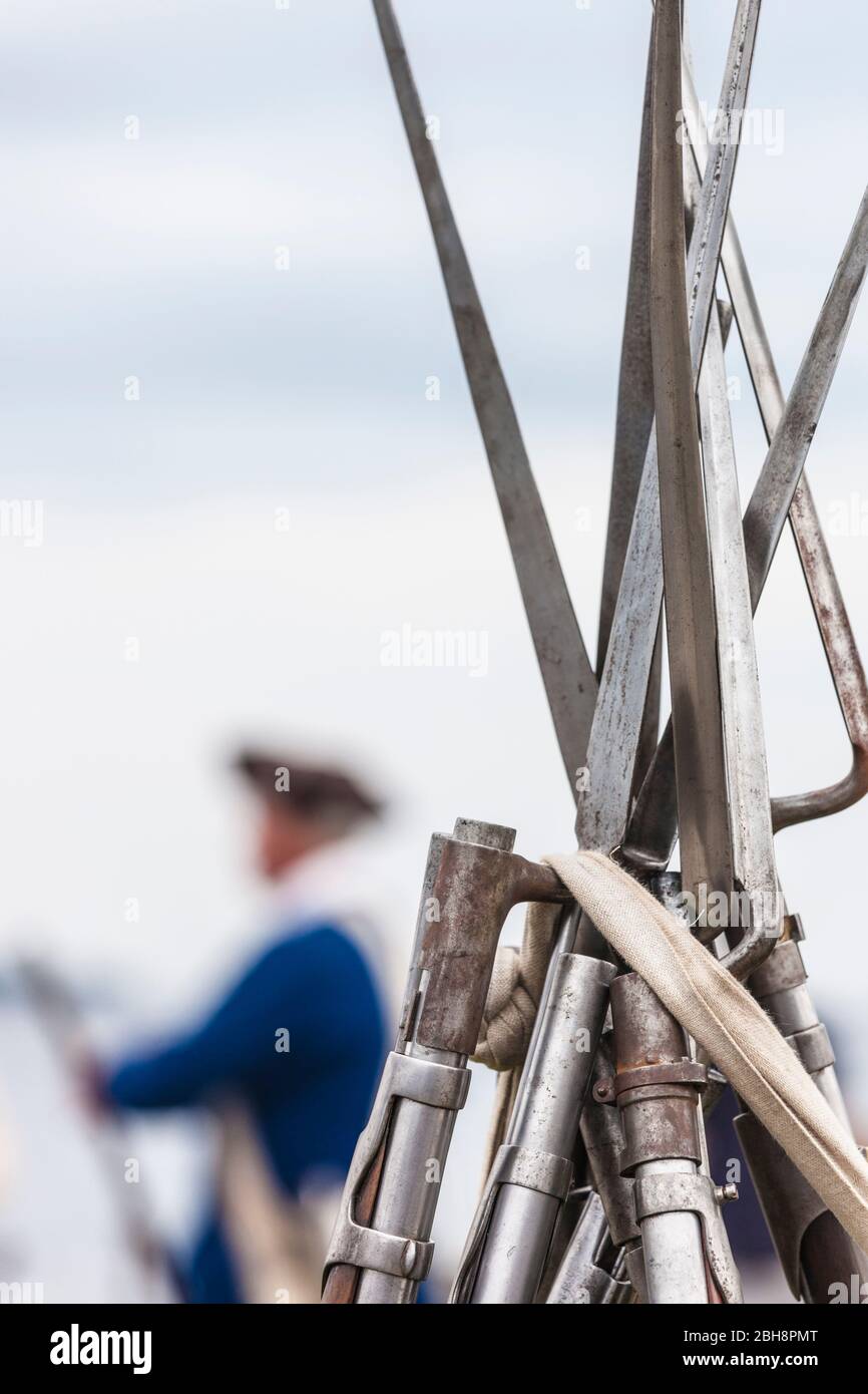 USA, New England, Massachusetts, Cape Ann, Gloucester, Reenactors of the Battle of Gloucester, 8.-9. August 1775, Battle überzeugte die Amerikaner von der Notwendigkeit, eine amerikanische Marine zu schaffen, um gegen die britischen, amerikanischen Revolutionskriegsmusketen zu kämpfen Stockfoto
