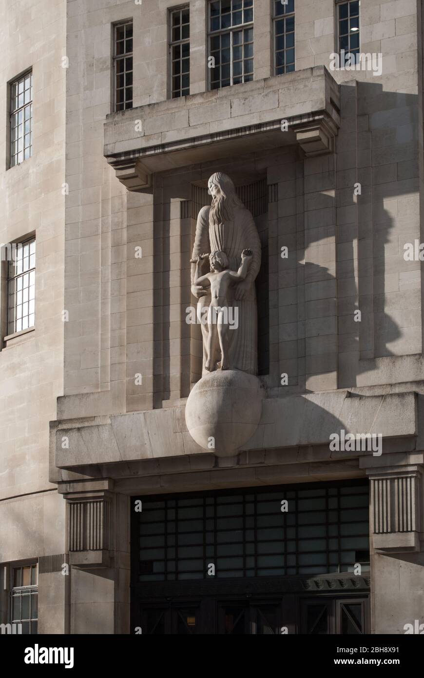 Portland Stone Elevation Details BBC Broadcasting House, Portland Place; London; W1A von George Val Myer Raymond McGrath Stockfoto