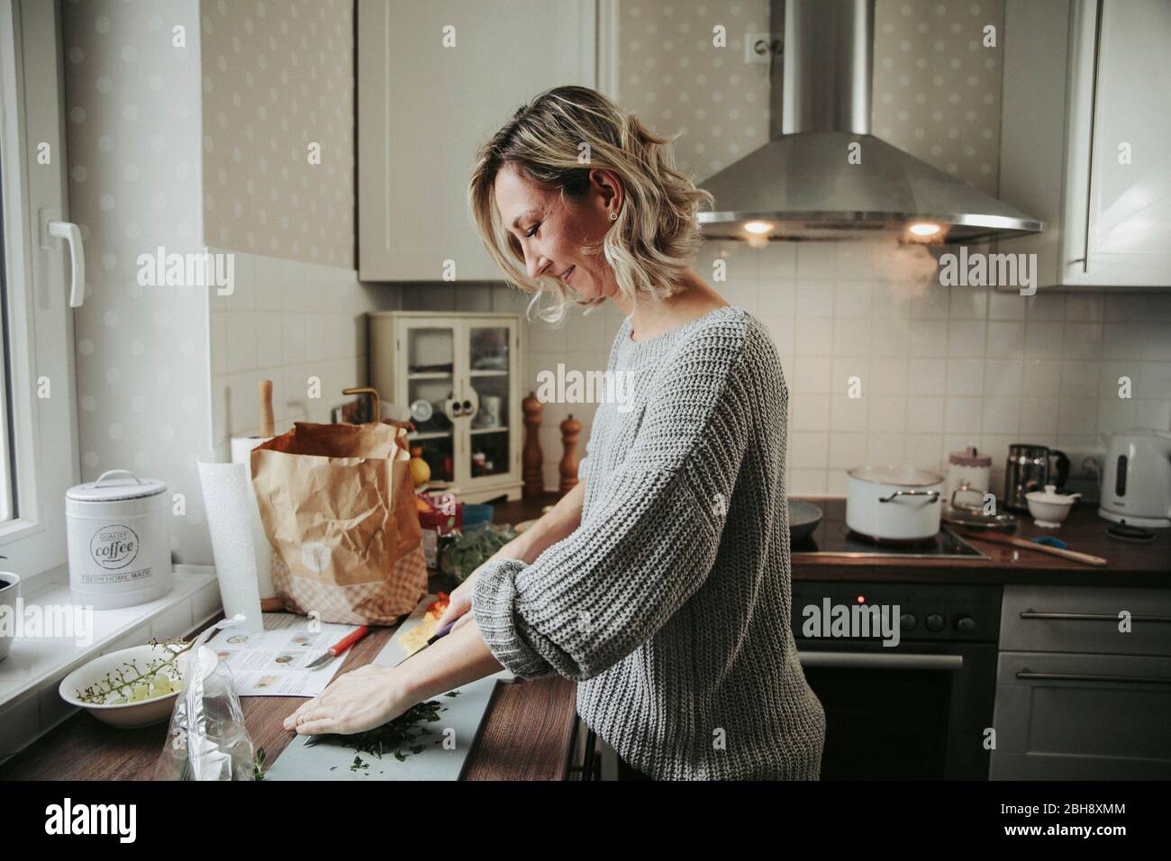 Frau, Kochen Stockfoto