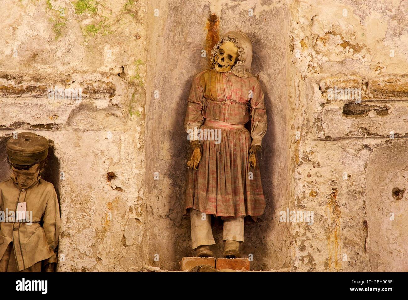 Palermo, Altstadt, Kapuzinerkloster, Krypta, Mumien, Kinderkrypte, mumifizierte Mädchen in rosa Kleid Stockfoto
