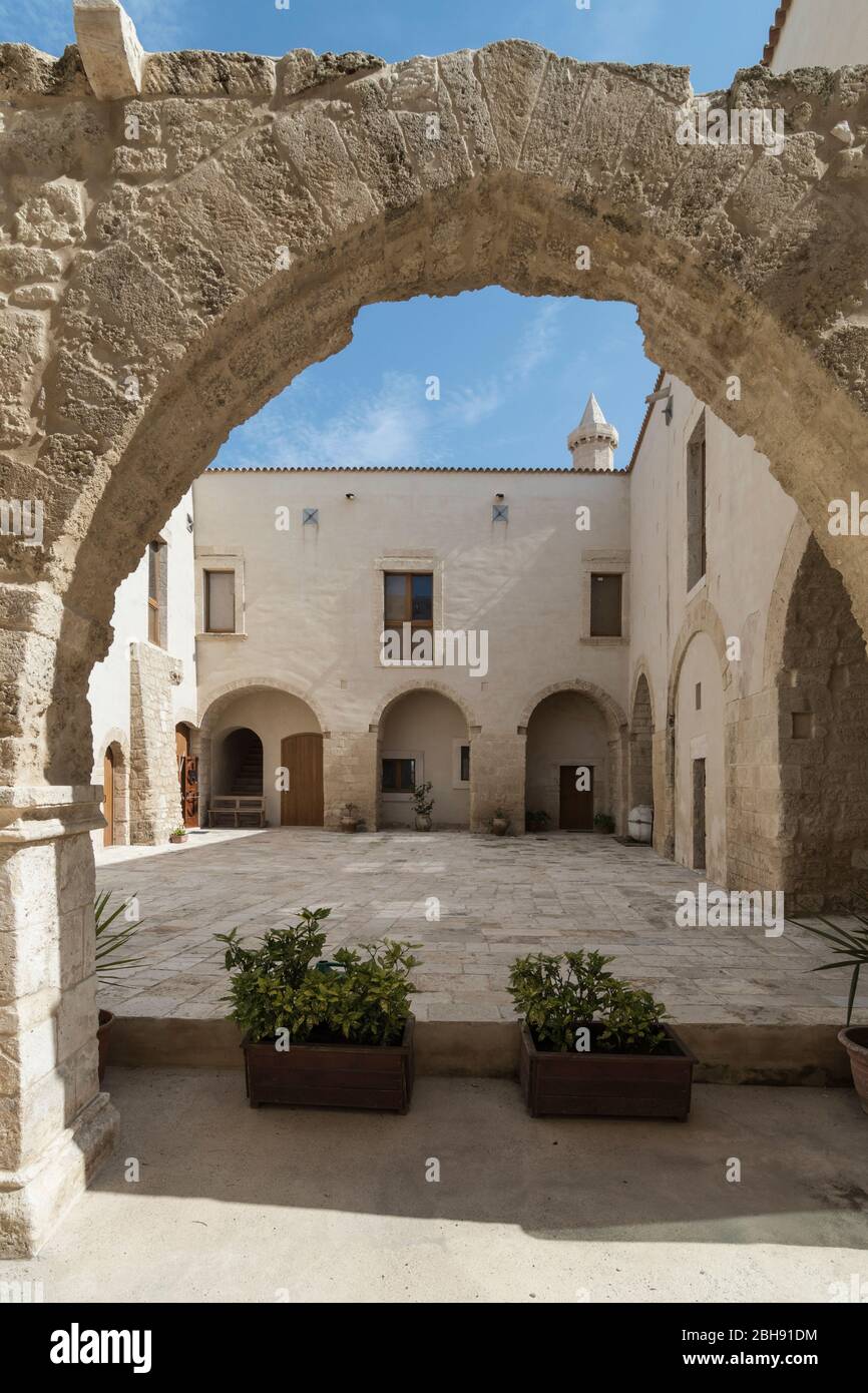 Italien, Mezzogiorno, Apulien / Apulien, Provinz Foggia, Manfredonia, Abtei San Leonardo di Siponto, Abbazia di San Leonardo in Lama Volara Stockfoto