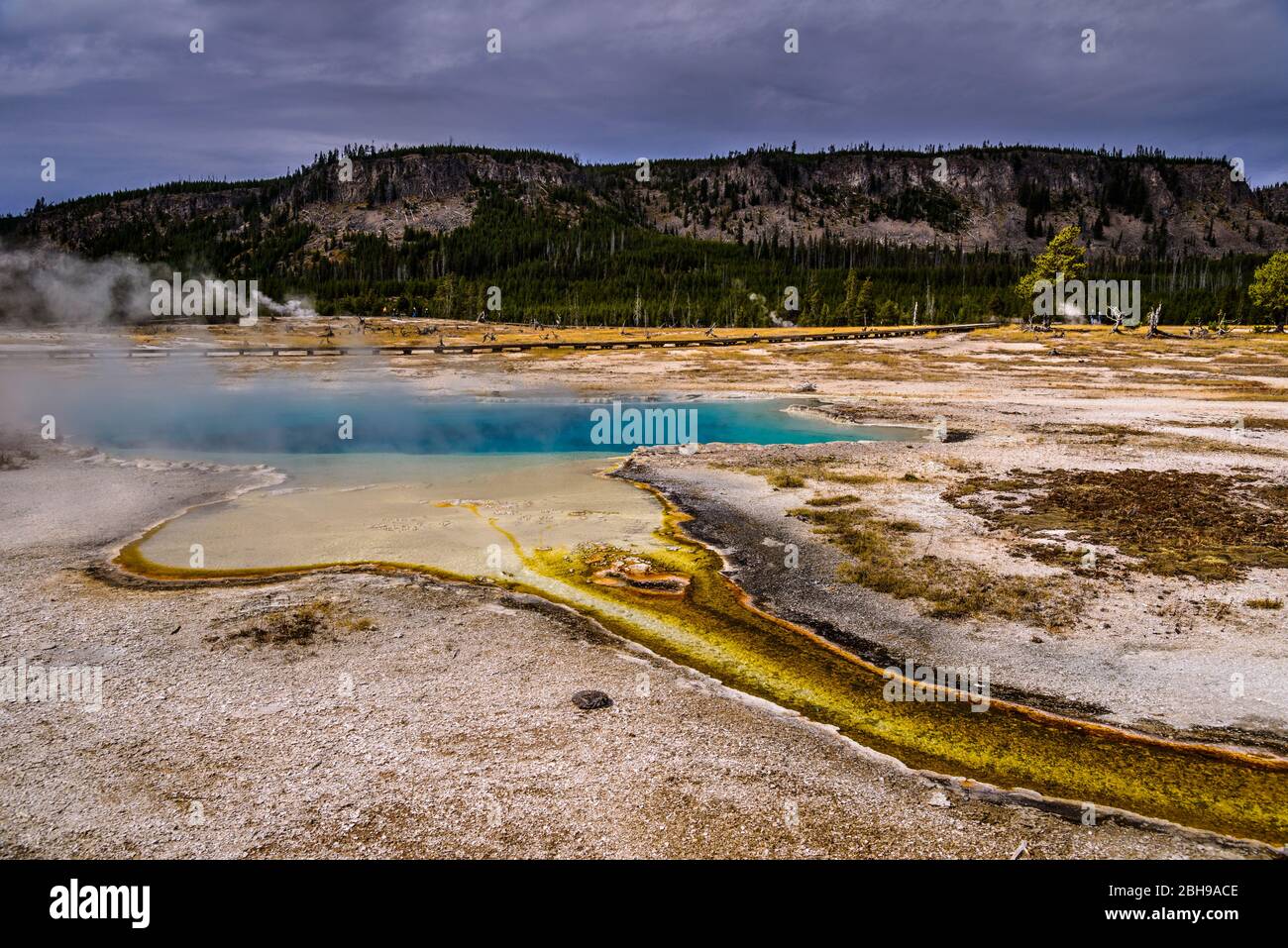 USA, Wyoming, Yellowstone National Park, Old Faithful, Upper Geyser Basin, Biscuit Basin, Sapphire Pool Stockfoto