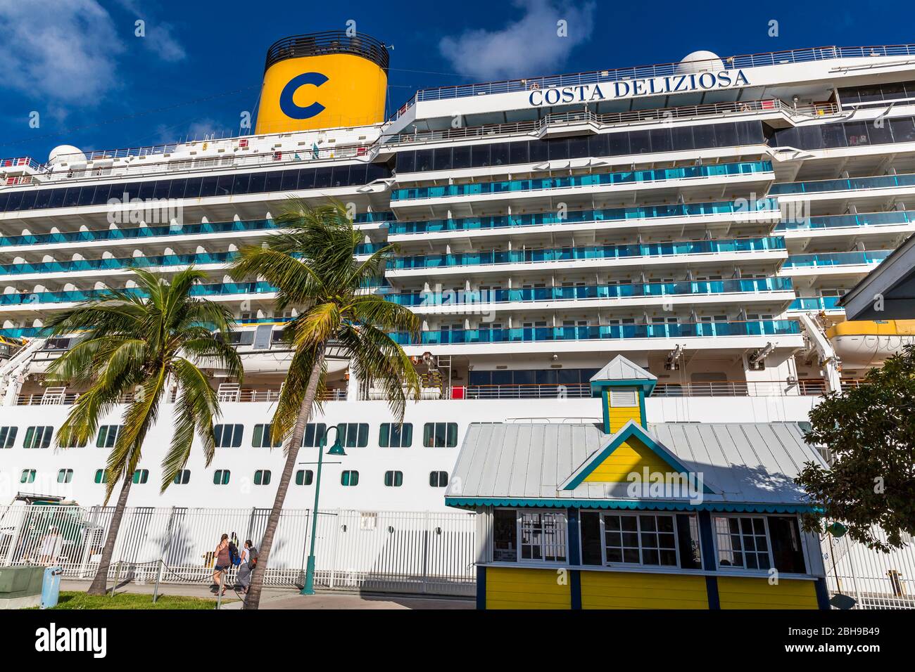 Kreuzfahrtschiff Costa Deliziosa im Hafen von Freeport, Grand Bahama, Bahamas, Karibik, Atlantik, Mittelamerika Stockfoto