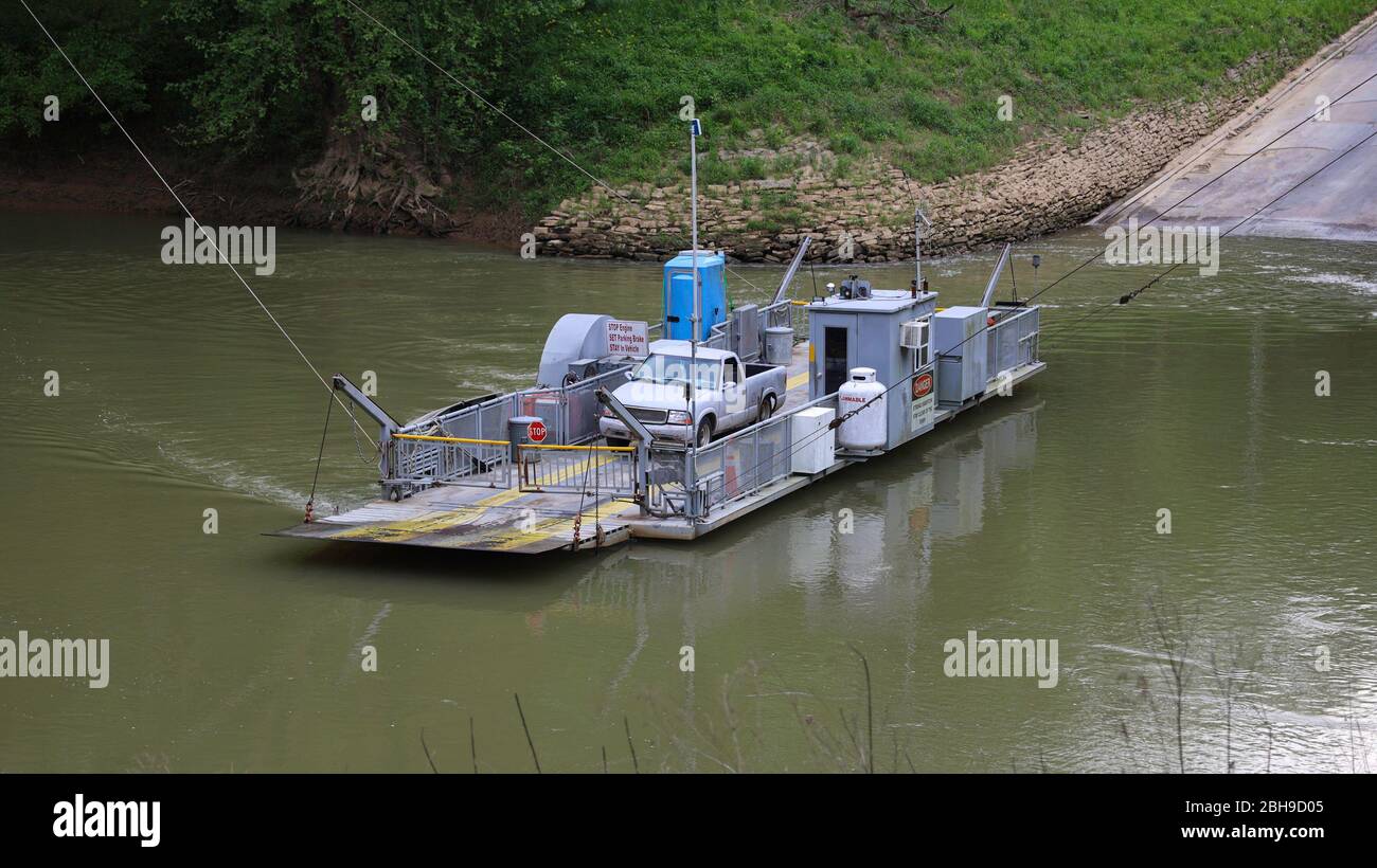 Im Mammoth Cave National Park wird die Green River Ferry mit Kabeln gesteuert Stockfoto